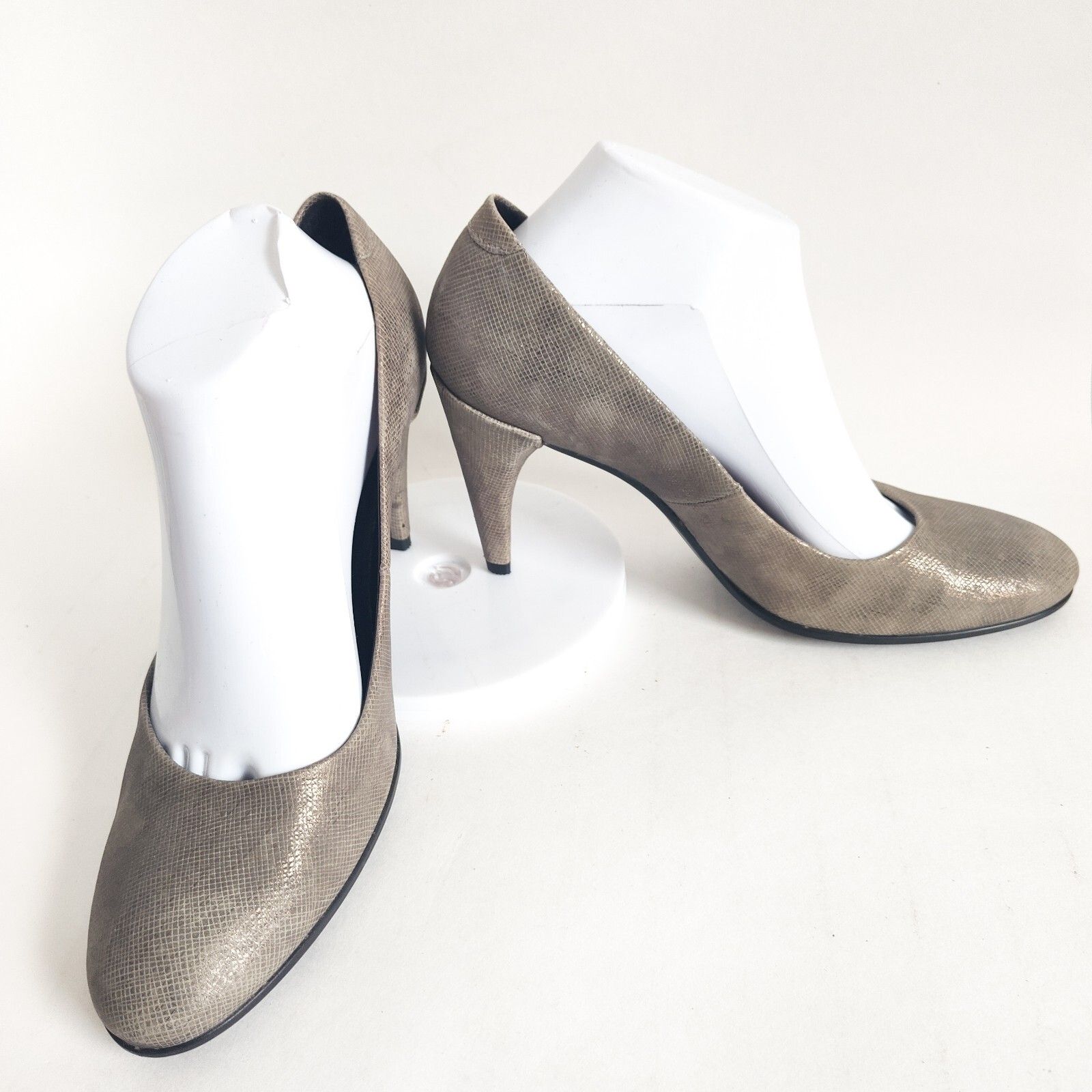 Ecco Nuetral Shimmery Leather 3.5" High Heels Size 9.5 / 40 Professional Office